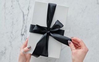 Tipy na levné dárky pro ženy i muže