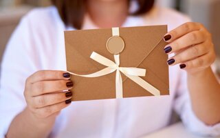 Dostali jste pod stromeček obálku? Poradíme, co s ní!
