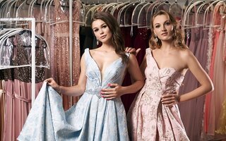 5 Elegantních plesových účesů, které zvládnete i doma