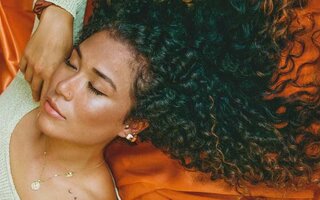 Kompletní průvodce péčí o kudrnaté vlasy